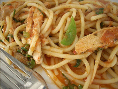 Easy Tomato Spaghetti Recipe with Shredded Chicken