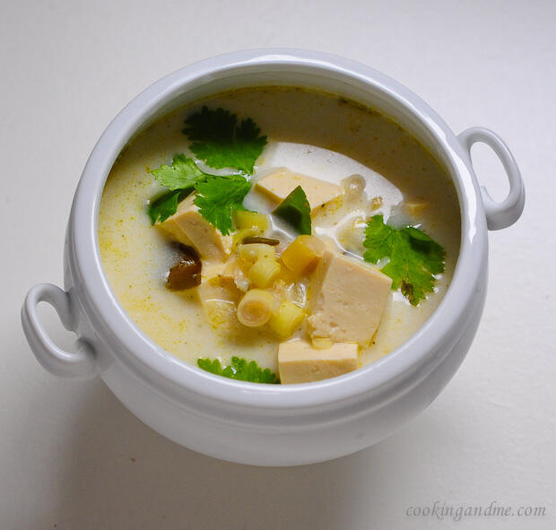 vegetarian thai tom kha gai soup