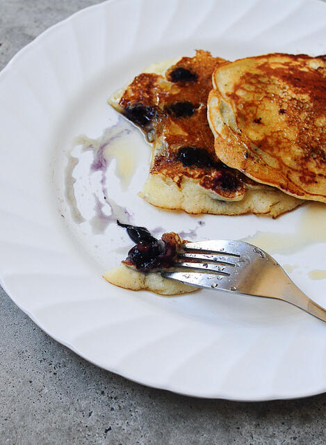 Eggless Blueberry Pancakes | Eggless Pancakes Recipe (Fluffy and Soft)