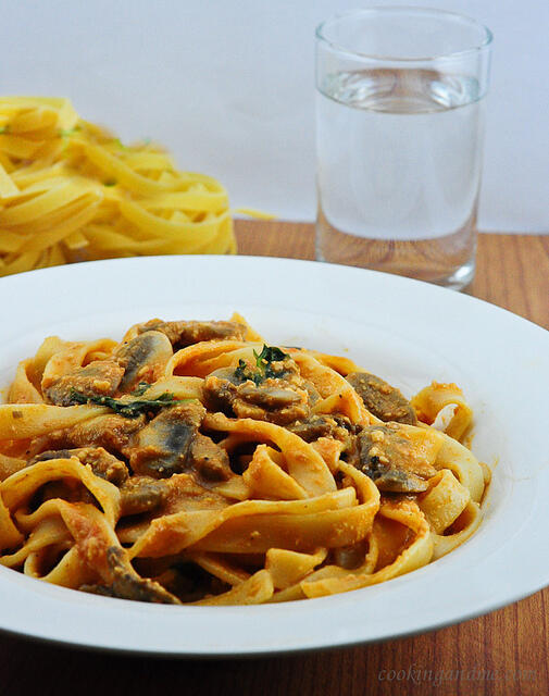 Mushrooms and Fettuccine in Vegan Tomato Basil Sauce