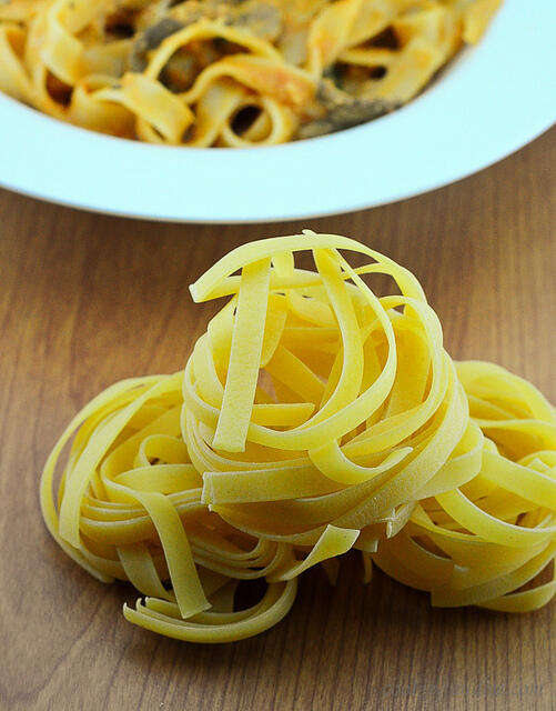 Mushrooms and Fettuccine in Vegan Tomato Basil Sauce