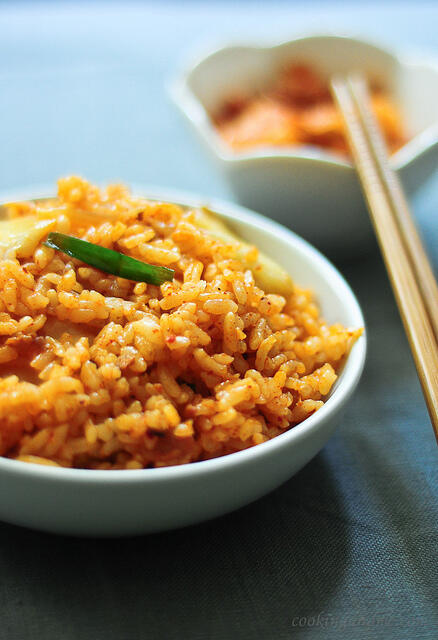 Vegetarian Kimchi Fried Rice (Kimchi Bokkeumbap) Recipe