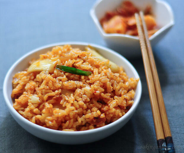 Vegetarian Kimchi Fried Rice (Kimchi Bokkeumbap) Recipe