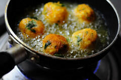 Aloo Paneer Kofta for Malai Kofta