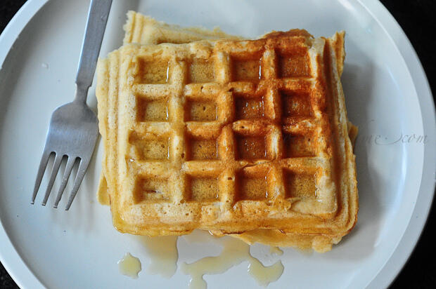 Eggless Whole Wheat Waffles Recipe