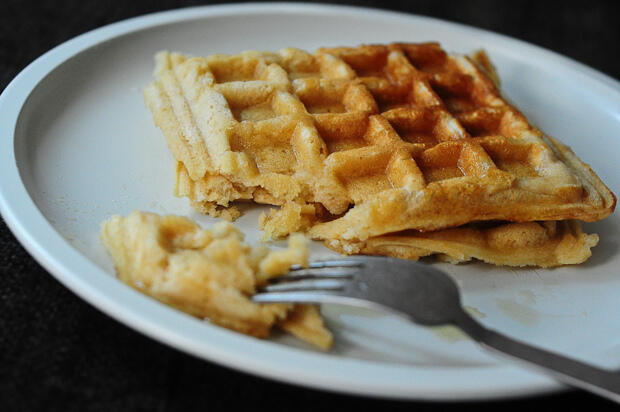Eggless Whole Wheat Waffles Recipe