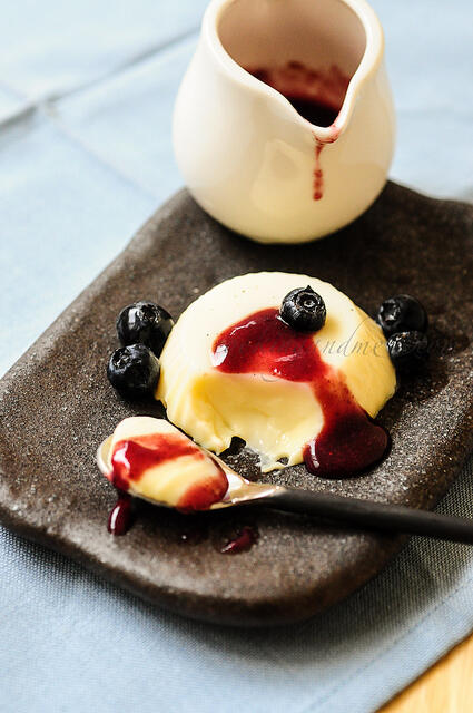 Vanilla Panna Cotta | Blueberry Coulis Recipe