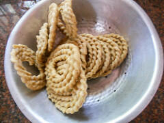 Kai Murukku | Raw Rice Murukku | Snacks Recipes