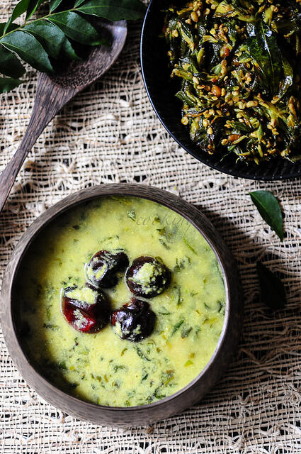 Methi (Fenugreek) Leaves Yogurt Curry | Vendhaya Keerai Mor Kozhambu |