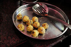 Aloo Bonda-Potato Bonda-A Quick Snack South Indian Style
