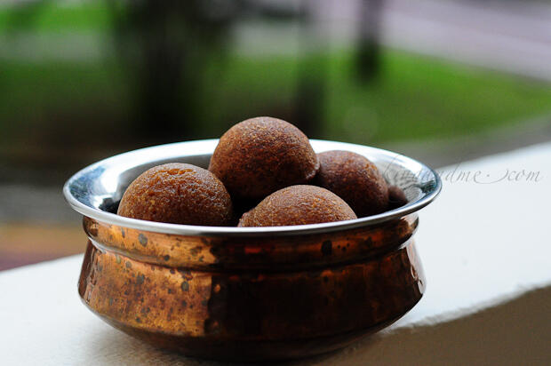 Unni Appam-Unniyappam-Neyyappam-Appam Recipe (with Rice Flour)