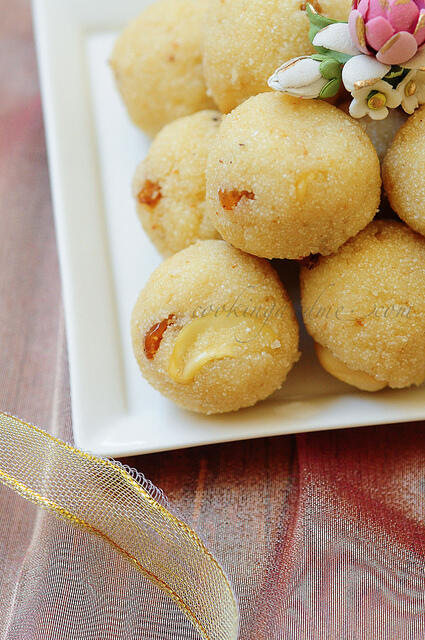 Rava Ladoo-Rava Laddu Recipe-Diwali Sweets Recipe