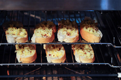 10-min garlic cheese bread recipe