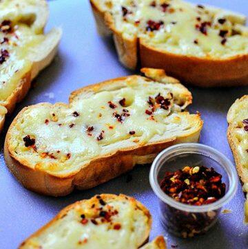 10-min cheese garlic bread recipe