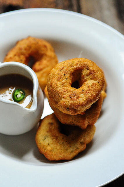 Sambar Vadai-Medhu Vadai with Sambar {Recipe}