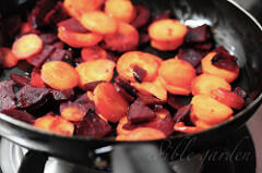 carrot beetroot stir fry - carrot beetroot mezhukkupuratti recipe