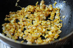 bialys-chew bread rolls with onion filling