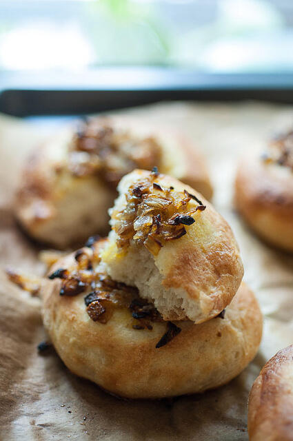 bialys-chew bread rolls with onion filling