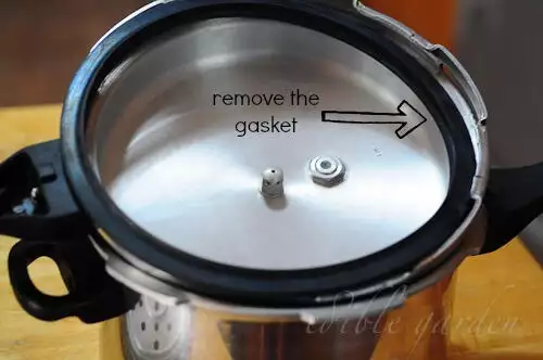How to Make Cake in a Pressure Cooker, No Oven Cake pressure cooker cake-how to make cake in a pressure cooker