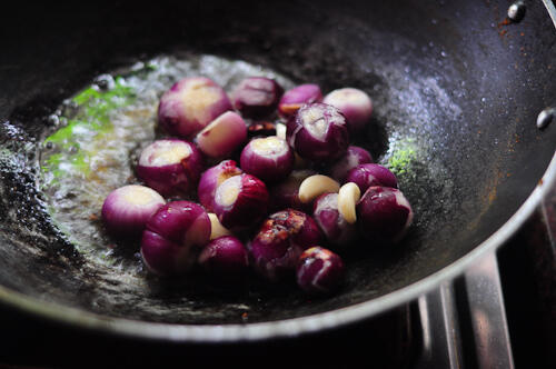  ullipaya pulusu recipe (reddiar vatti pulusu)