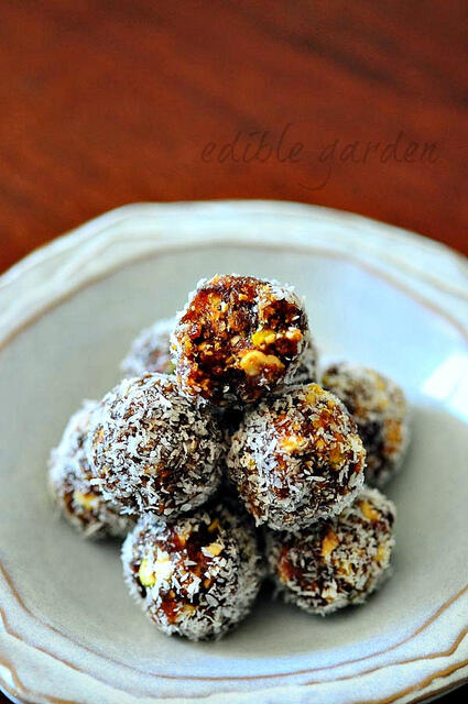 date & nut balls - dates and nuts laddu or ladoo