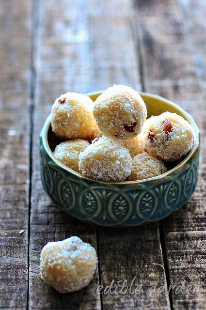 coconut ladoo-coconut laddu-easy diwali sweets