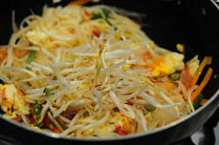 pad thai-vegetarian pad thai noodles recipe-10