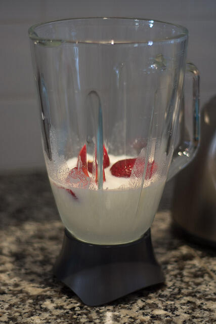 strawberry lassi-how to make strawberry lassi-2