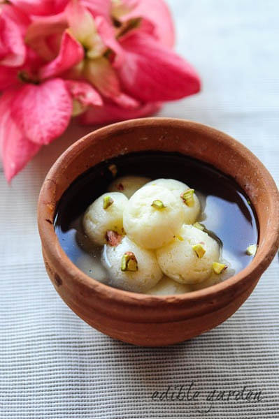 Rasgulla recipe, how to make Bengali rasgulla step by step