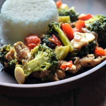 stir fried chicken with broccoli and bell pepper