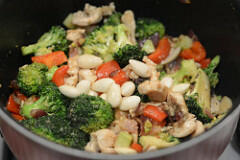 Stir fried chicken with broccoli and bell pepper 