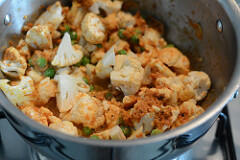 Cauliflower Green Peas Curry with Coconut, Step by Step Recipe cauliflower green peas coconut curry recipe-8