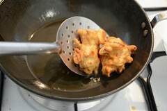 Ulli Vada Recipe - Kerala-Style Onion Vada Recipe step by step Ulli vada onion vada recipe, Kerala tea time snack-6