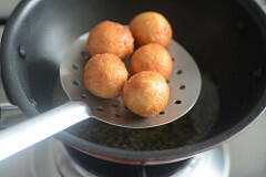 Bread Gulab Jamun, How to make Gulab Jamuns with Bread bread gulab jamun recipe, how to make gulab jamun with bread-6