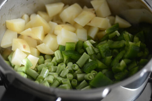 aloo beans recipe, how to make pressure cooker aloo beans