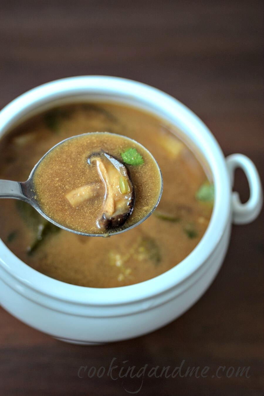tom yum soup recipe, how to make vegetarian thai tom yum soup 