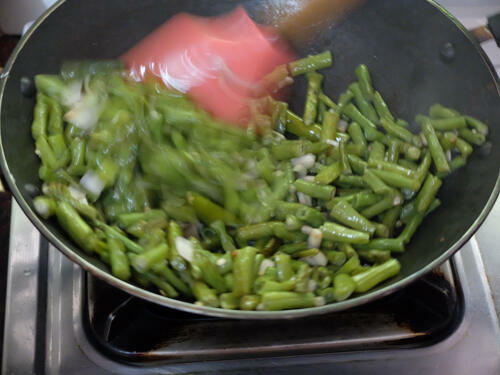 Achinga mezhukkupuratti, long yard beans Kerala-style