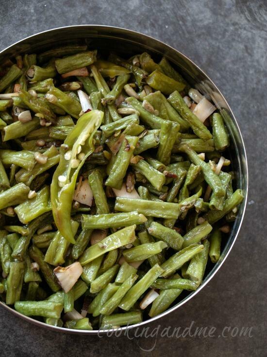 Achinga mezhukkupuratti, long yard beans Kerala-style