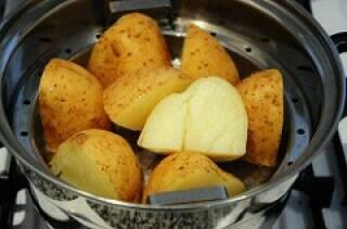 boiled or steamed potatoes for vada pav