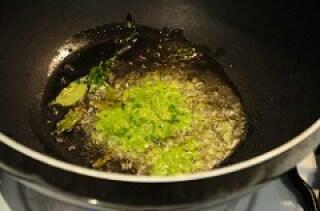 chilli garlic ginger frying for vada pav