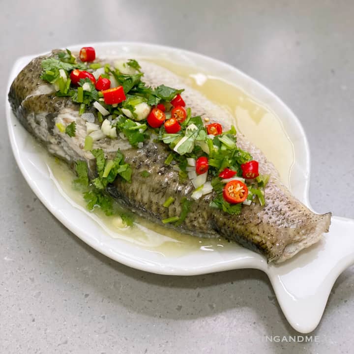 thai steamed fish with chilli lime and garlic